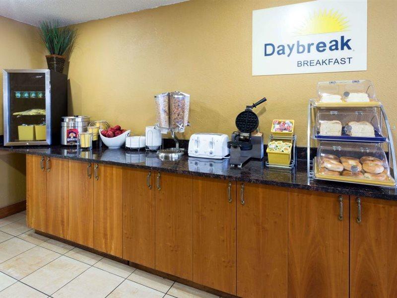 Days Inn & Suites By Wyndham Northwest Indianapolis Ngoại thất bức ảnh