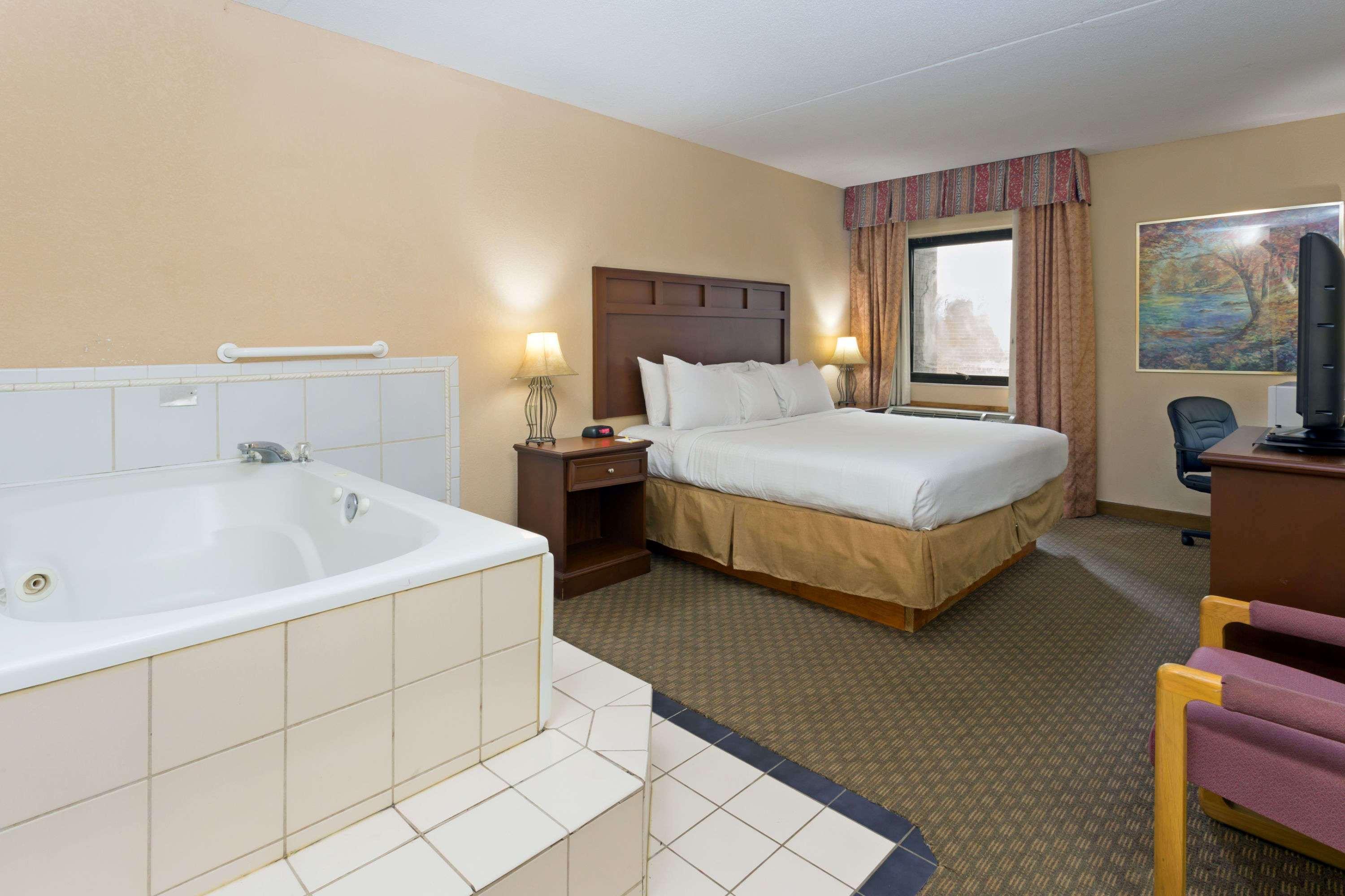 Days Inn & Suites By Wyndham Northwest Indianapolis Ngoại thất bức ảnh