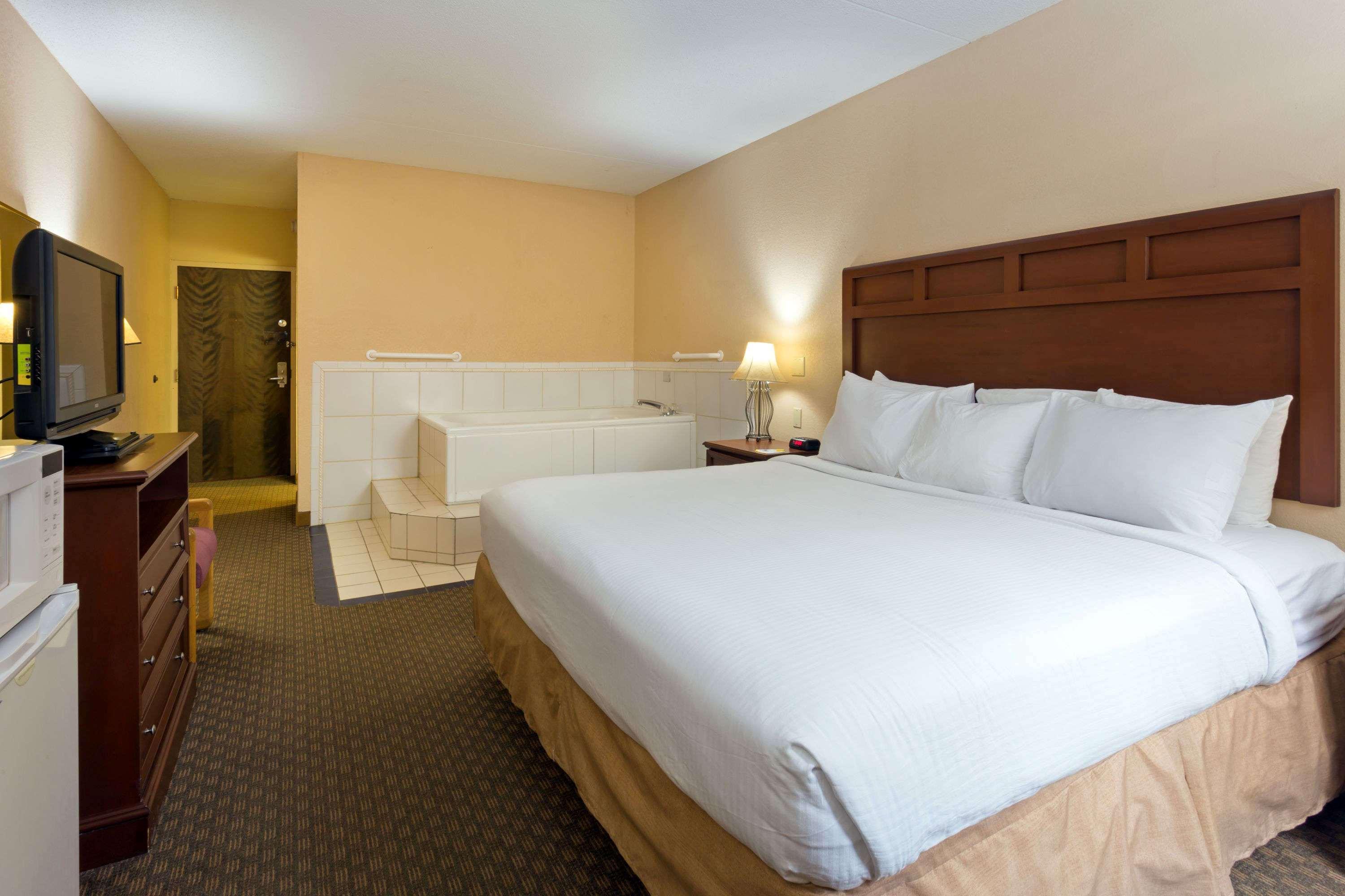 Days Inn & Suites By Wyndham Northwest Indianapolis Ngoại thất bức ảnh