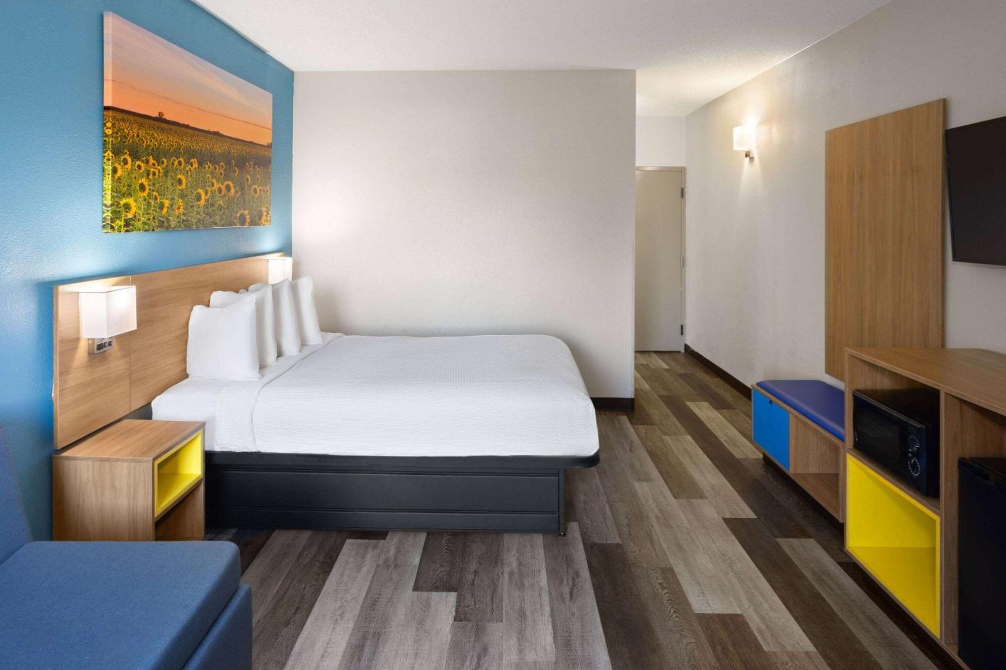 Days Inn & Suites By Wyndham Northwest Indianapolis Ngoại thất bức ảnh