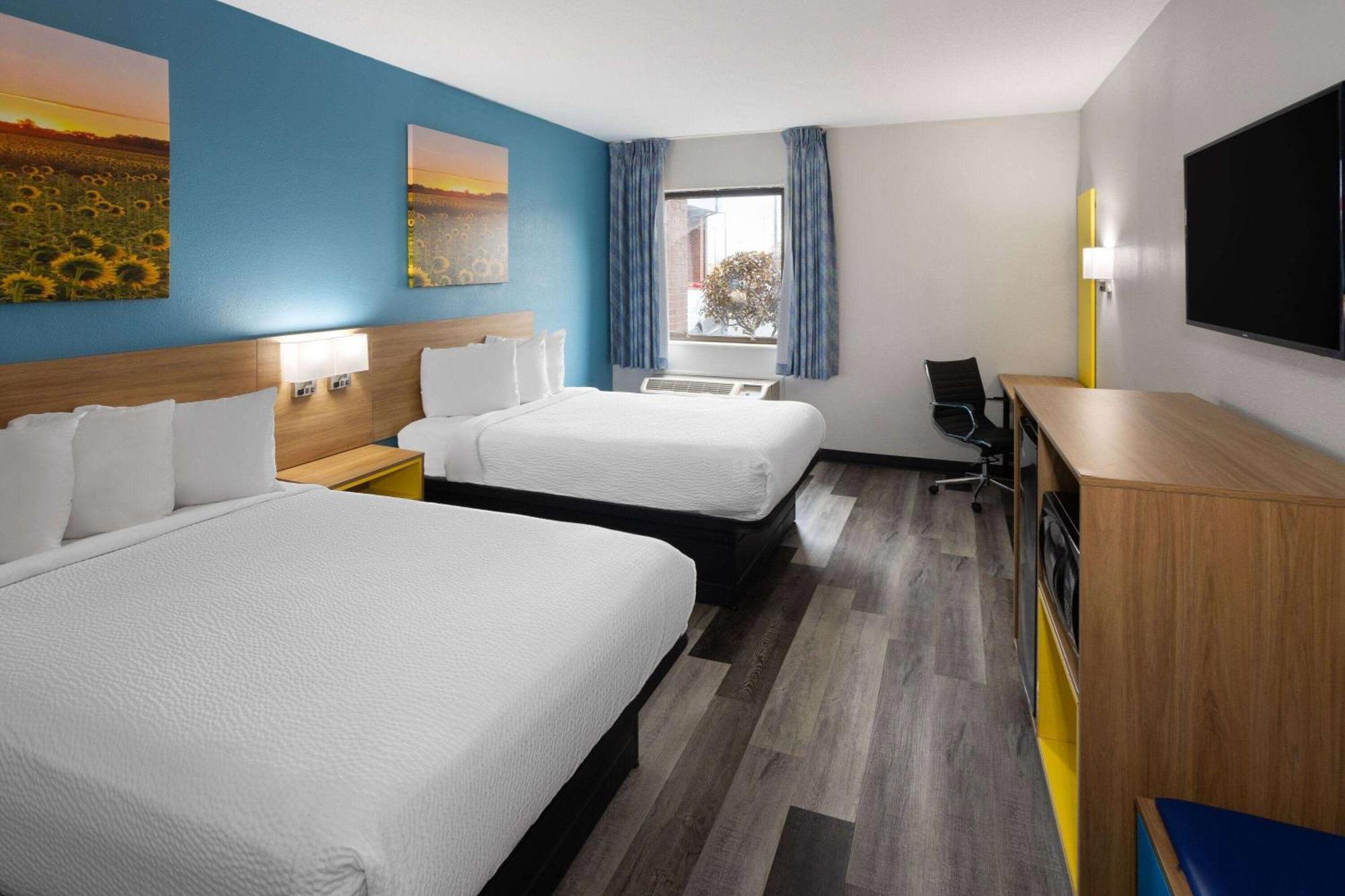 Days Inn & Suites By Wyndham Northwest Indianapolis Ngoại thất bức ảnh