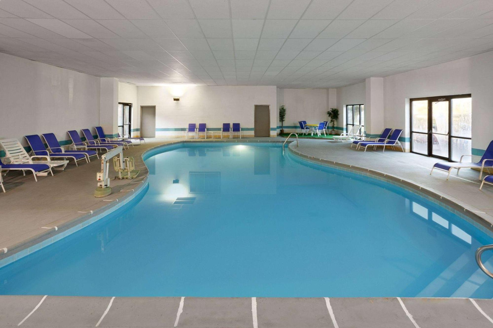 Days Inn & Suites By Wyndham Northwest Indianapolis Ngoại thất bức ảnh