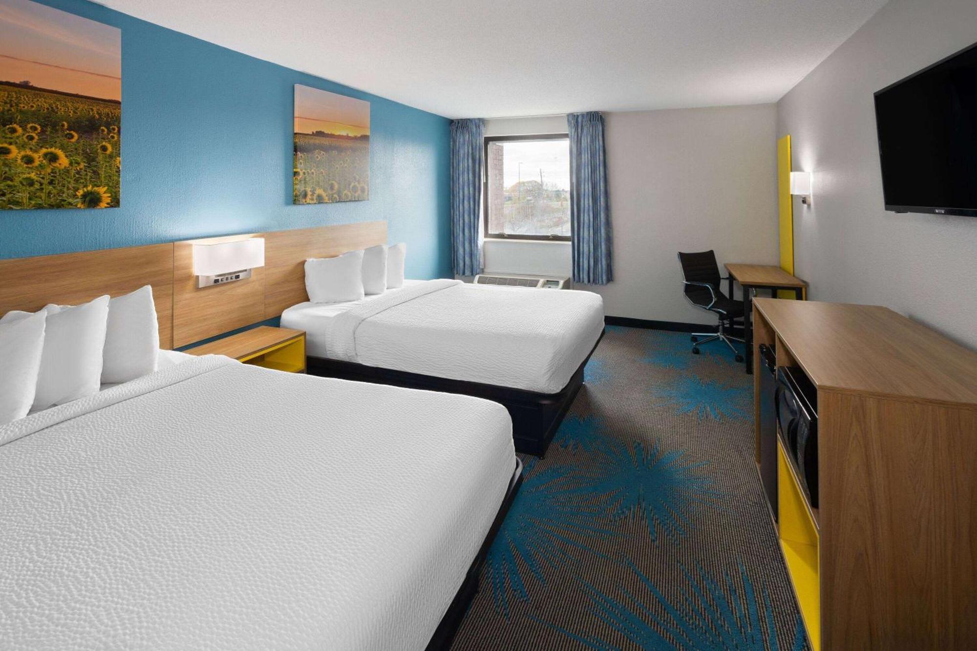 Days Inn & Suites By Wyndham Northwest Indianapolis Ngoại thất bức ảnh