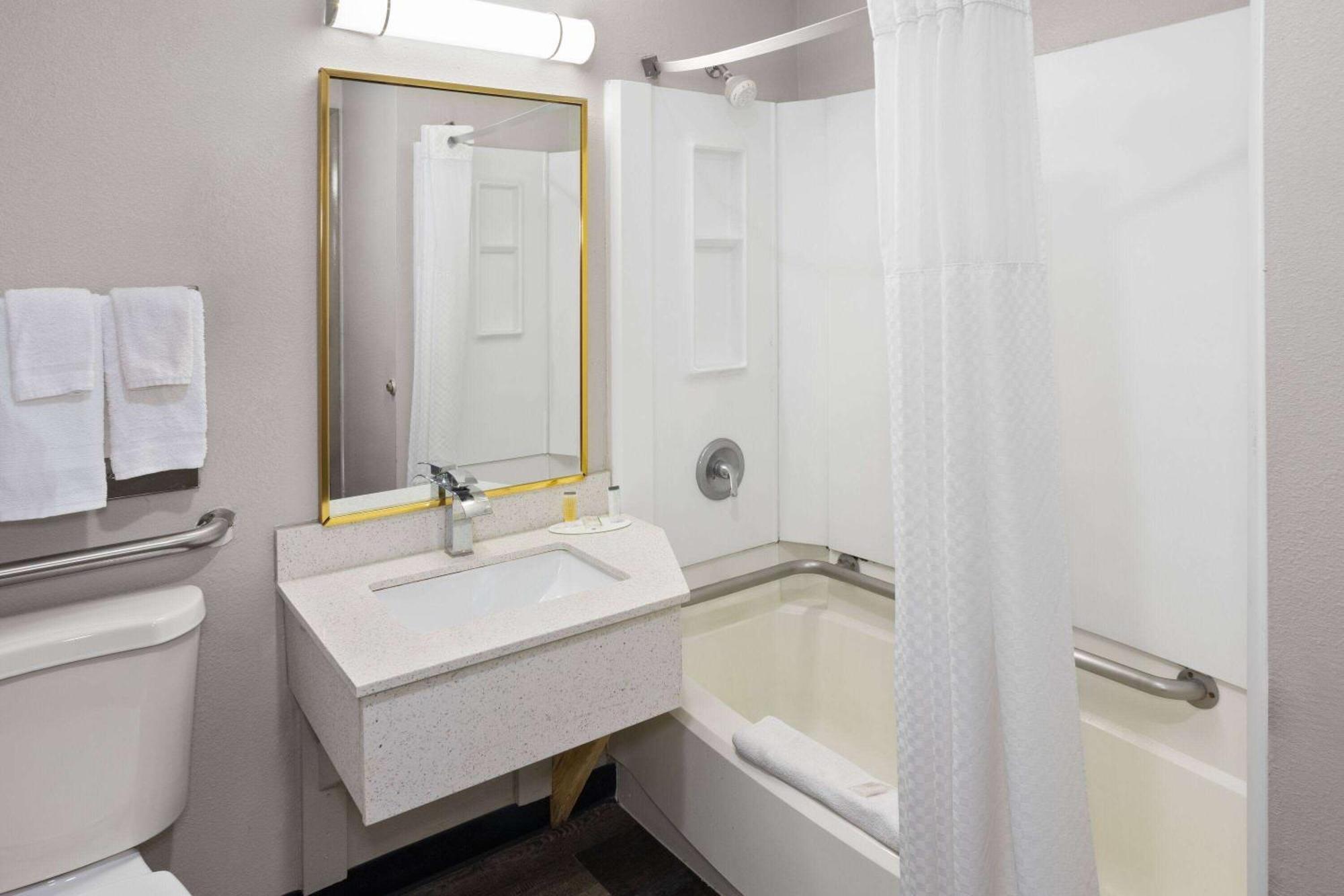 Days Inn & Suites By Wyndham Northwest Indianapolis Ngoại thất bức ảnh